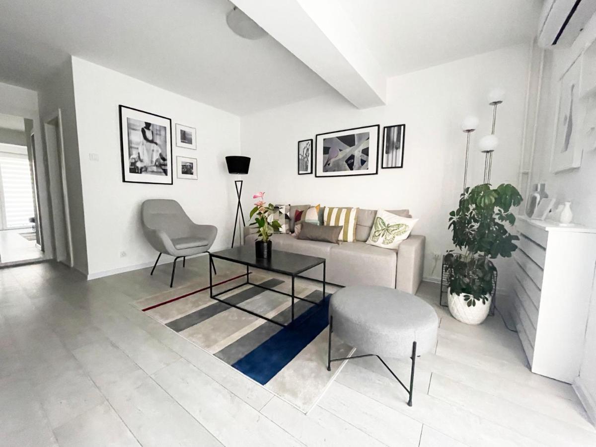 Central Lux Bajina Basta Bagian luar foto