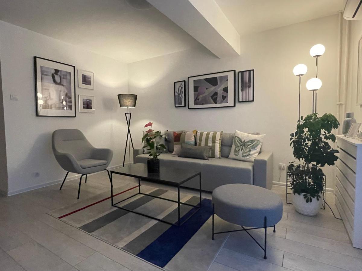 Central Lux Bajina Basta Bagian luar foto