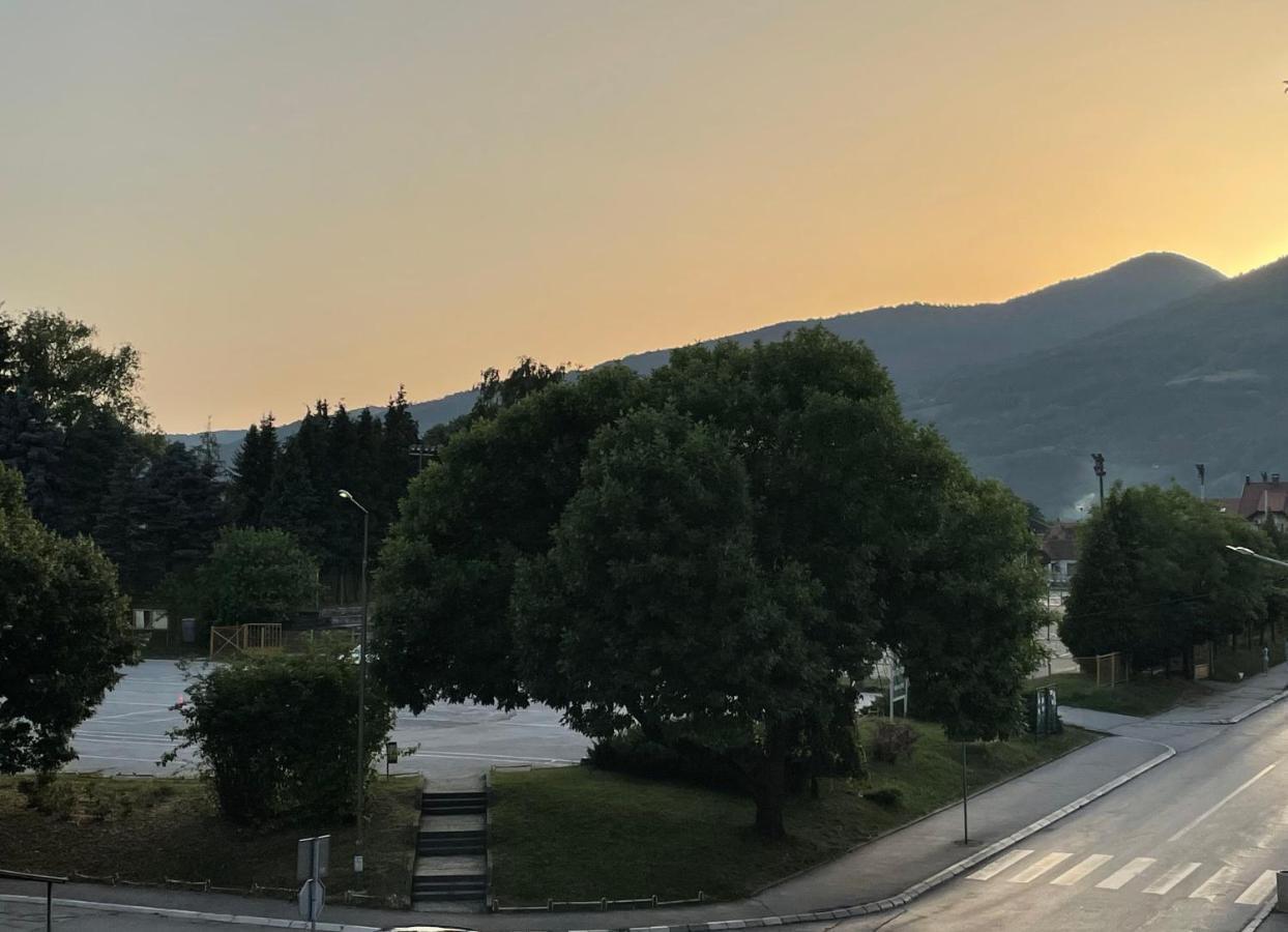 Central Lux Bajina Basta Bagian luar foto